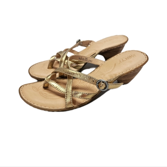 Size 7 Born Gold Metallic Strappy Leather Sandals Low Heel Adjustable Buckle - Picture 1 of 10